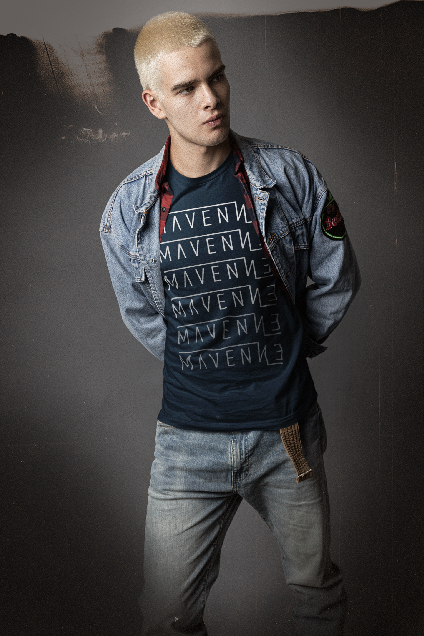 Mavenne Repeating Logo Unissex Camiseta manga curta (azul marinho)